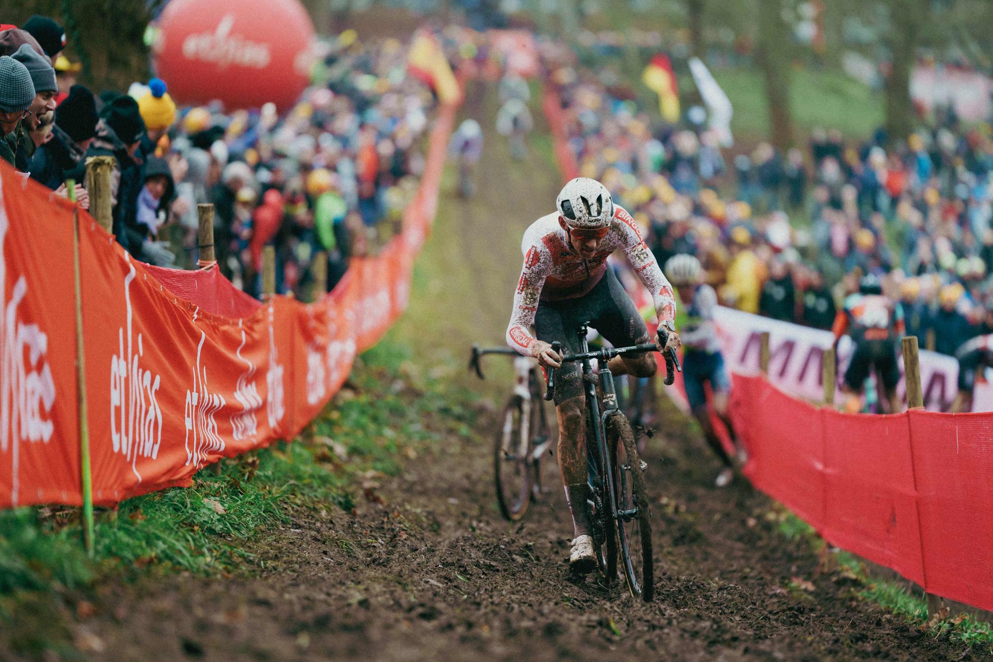 Vanthourenhout strengthens his lead in the World Cup after winning in Namur