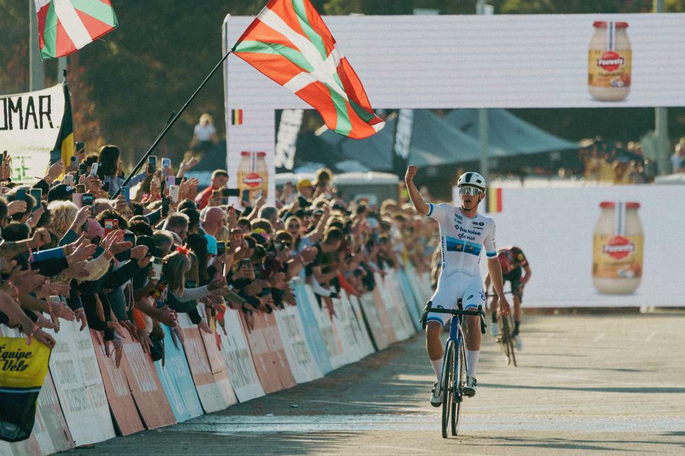 Nys s'élance vers la victoire à Benidorm