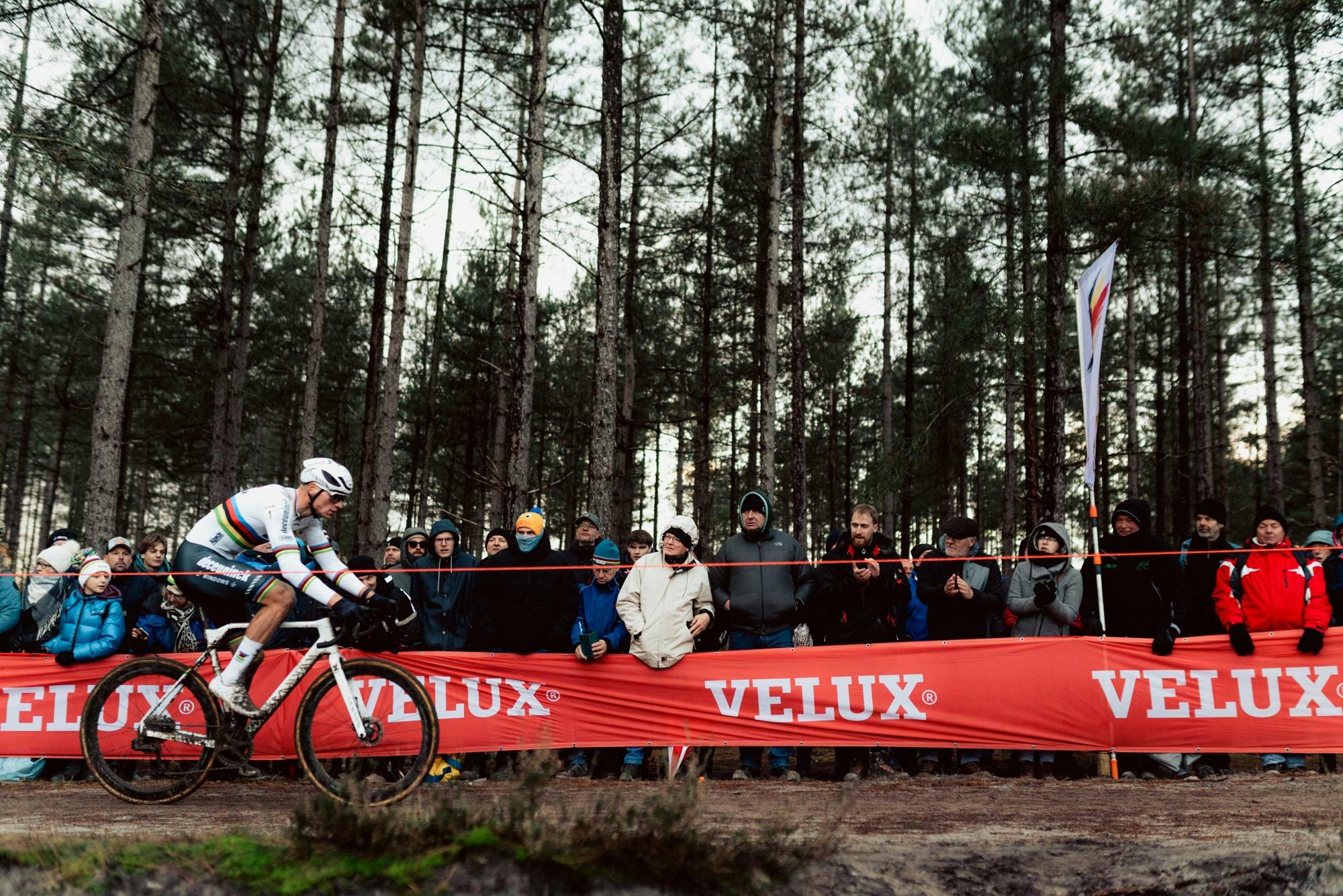 Discover the success stories of VELUX and Ethias during the 2024-2025 UCI Cyclo-cross World Cup