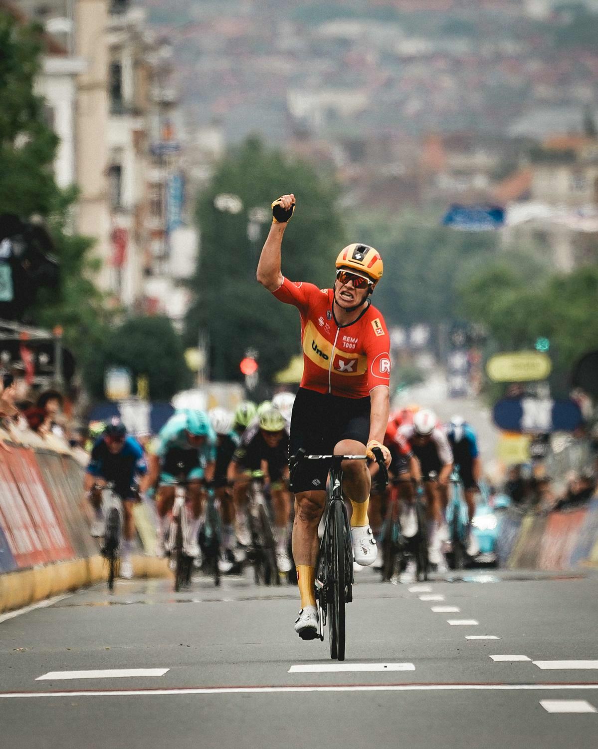 Abrahamsen keeps the peloton at bay and finishes solo in Brussels Cycling Classic