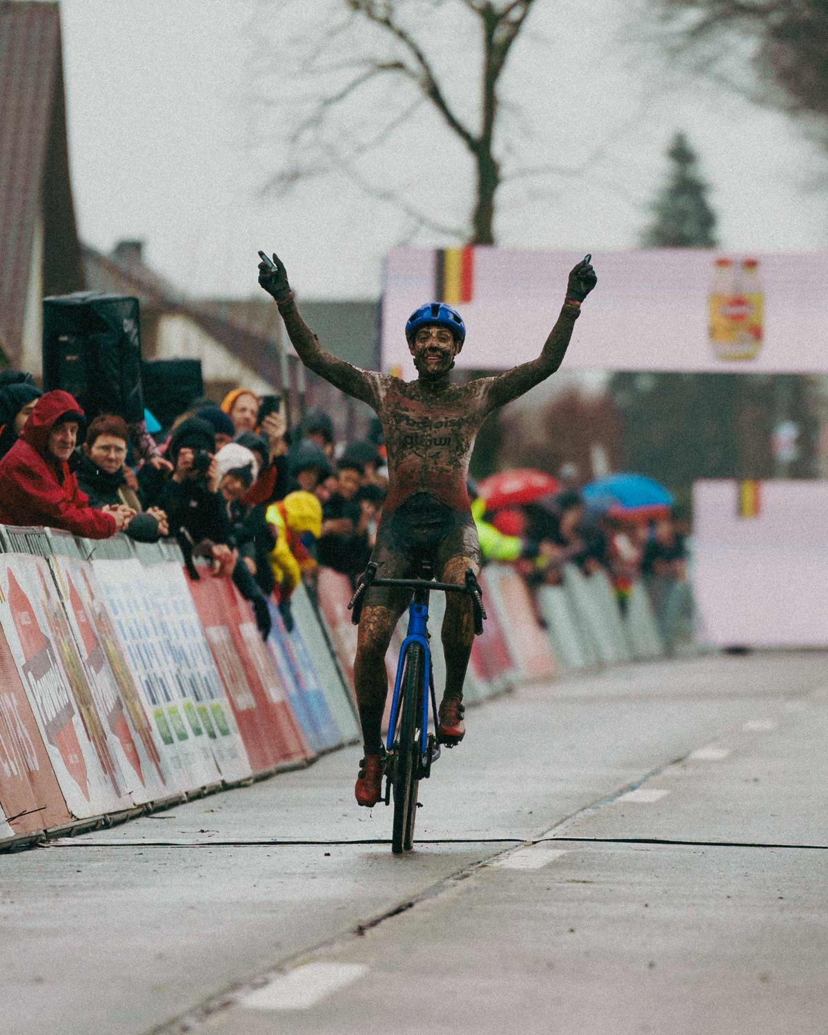 Lucinda Brand crowns herself queen of the mud in Dendermonde