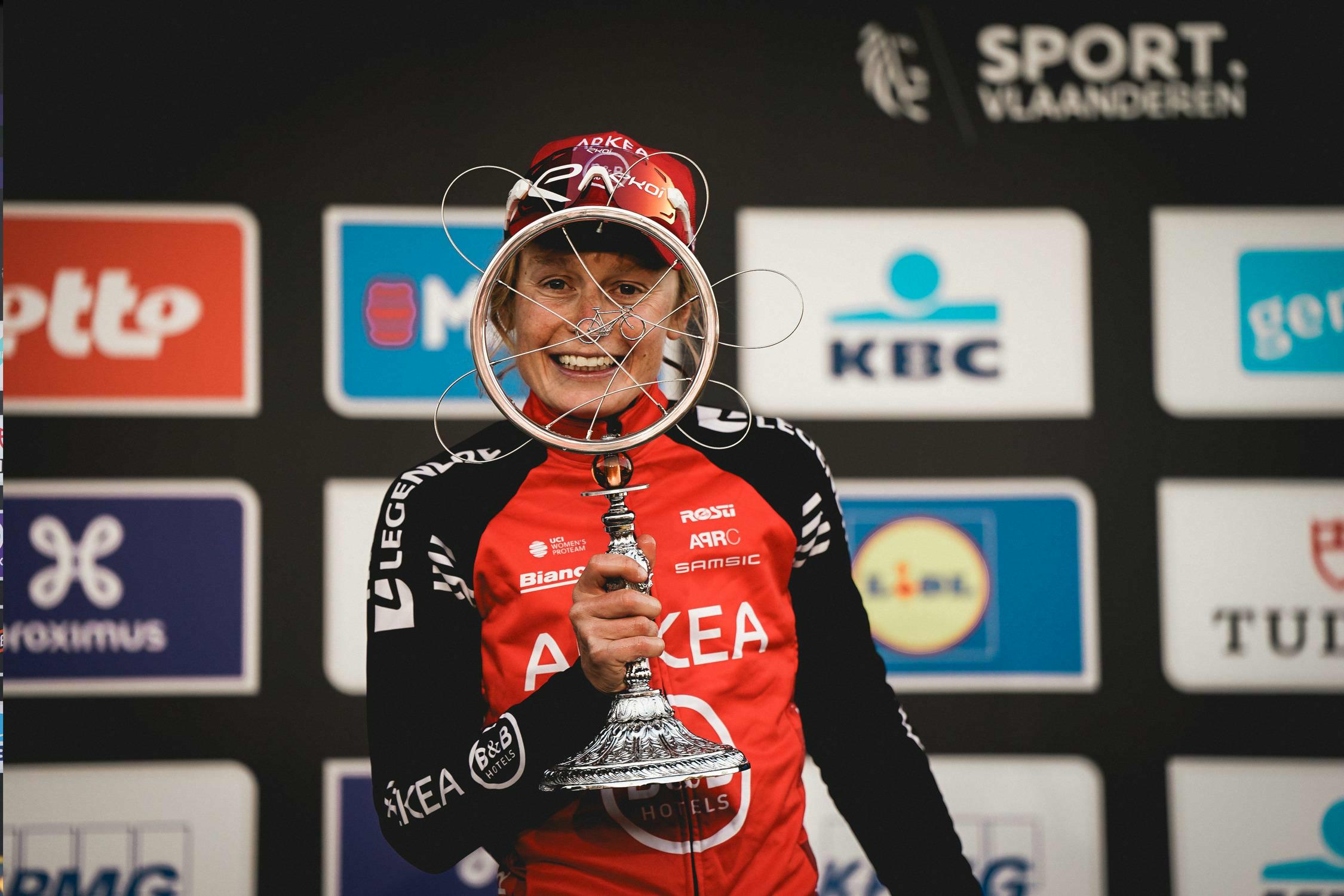 Lotte Claes wins after a long day in the breakaway